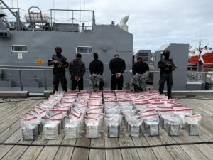 Cerco total al narcotráfico; atrapan cuatro venezolanos con 450 paquetes de presunta cocaína