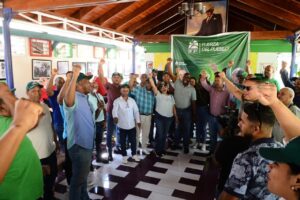 Fuerza del Pueblo lleva mensaje de esperanza a sectores de Santiago