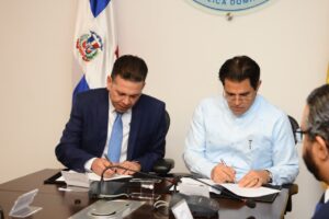Proindustria y PUCMM firman acuerdo para impulsar la innovación y competitividad industrial en RD