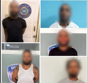 Arrestan a cinco hombres acusados de agredir y amenazar a sus parejas en Santiago