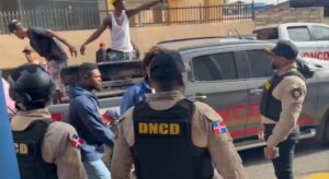 Ciudadanos de Espaillat denuncian presunta implantación de drogas por parte de agentes de la DNCD en Moca