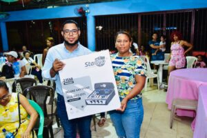 Jhonattan Erick celebra multitudinaria actividad en honor a las madres en Santiago