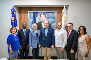 Alcalde Ulises Rodríguez recibe delegación de Nueva York para fortalecer vínculos comerciales y de cooperación con Santiago