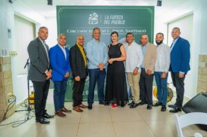 Fuerza del Pueblo realiza encuentro social con sectores productivos, profesionales y políticos de Santiago