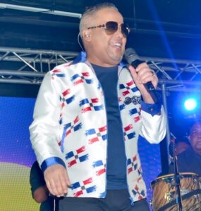 “La Más Dura” el merengue de Héctor Acosta que se adueña del verano
