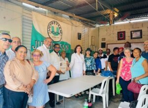 JUVOPUSAN reconoce a Jhonattan Erick por su liderazgo comunitario y aporte al desarrollo social
