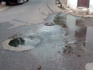 Comunidad de Hoya del Caimito denuncia 20 días de aguas negras y acusa a Coraasan de ignorar la problemática