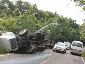 Accidentes de tránsito provocan millonarias pérdidas a EDENORTE por daños a postes y redes eléctricas