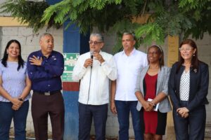 Regional 08 del Minerd e INEFI inician jornada remozamiento en áreas deportivas en centros educativos