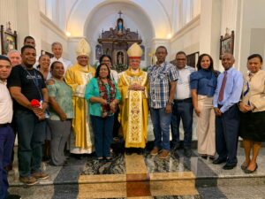 Monseñor Alfredo de la Cruz Baldera preside Eucaristía dedicada a periodistas y comunicadores en Santiago