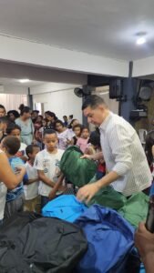 Dr. Víctor Tomás Méndez lleva útiles escolares y solidaridad a niños de Matanzas