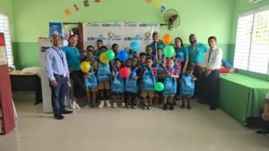 EDENORTE entrega cientos de mochilas y útiles escolares en comunidades del Cibao