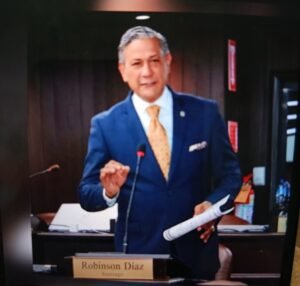 Diputado Robinson Díaz llama a oposición a fiscalizar con datos y evitar desacreditar la educación dominicana