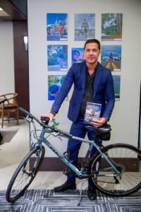 Joel Anico presenta su obra «44 Días»: Un relato de transformación personal tras cruzar 2.500 km en solitario