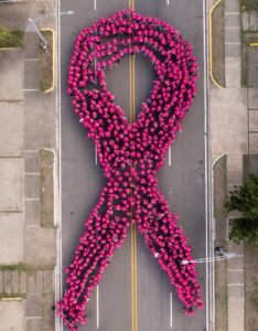 Más de mil personas forman el Gran Lazo Humano de la campaña ¨Porque Te Quiero¨ en Santiago